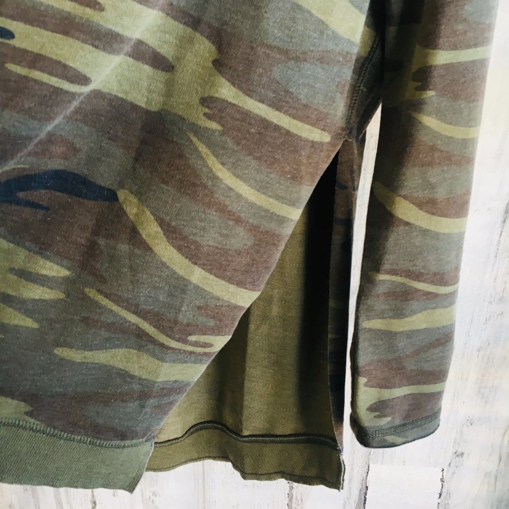 NWT Z Supply Camo Sweatshirt The Weekender Distressed Boho Side Slits S - Picture 5 of 13